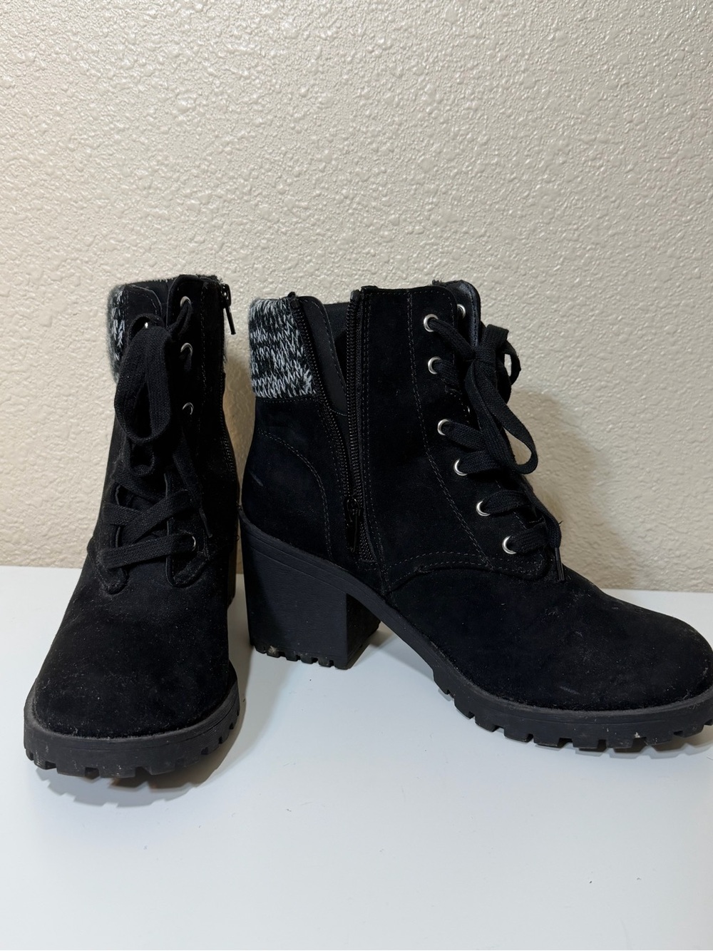 me too Black Lace-Up Suede Block Heel Ankle Boots with Knit Collar